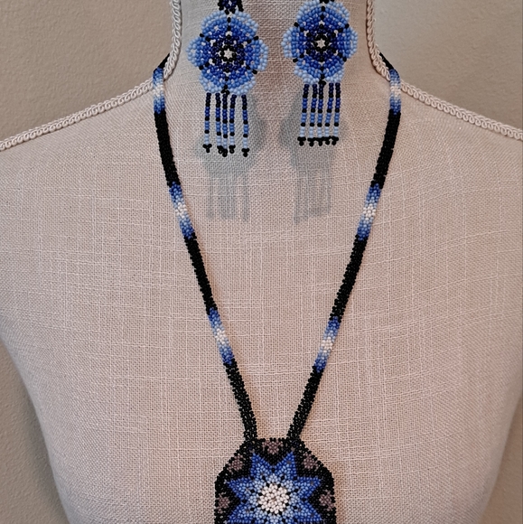Necklace and earring set - Picture 3 of 3